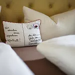 ホテル Vintage Charivari- Sommer Hoernerbahnen Kostenlos Mit Restaurant